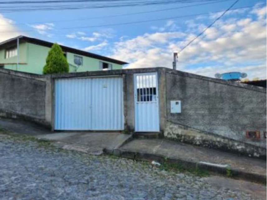 Casa em leilão em Juiz De Fora - MG — Casa à venda em leilão