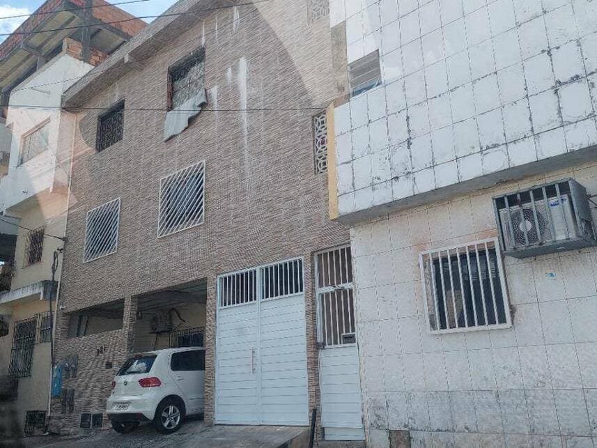 Casa em leilão em Salvador - BA — Casa à venda em leilão