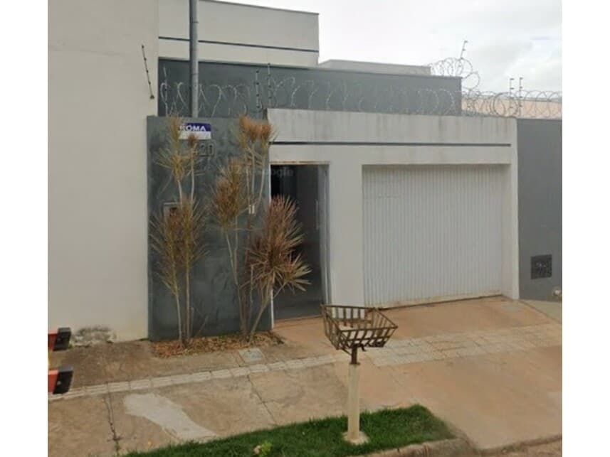 Casa em leilão em Montes Claros - MG — Casa à venda em leilão