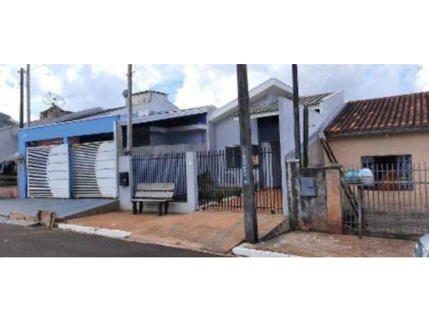 Casa em leilão em Ivaiporã - PR — Casa à venda em leilão