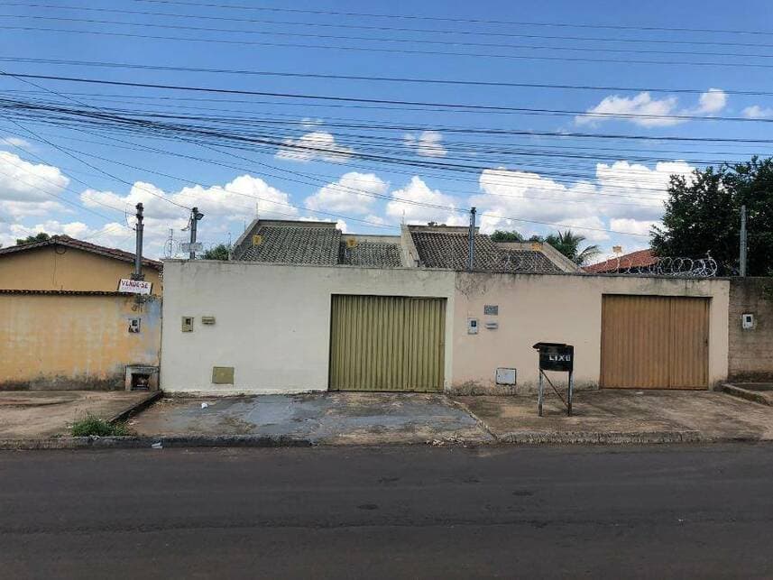Casa em leilão em Trindade - GO — Casa à venda em leilão