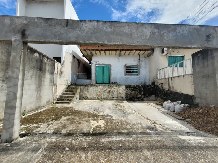 Foto 1 de 10: Casa em leilão em Manaus - AM — Casa à venda em leilão