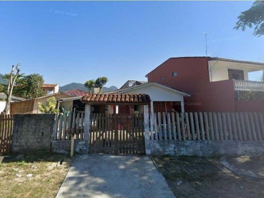 Foto 1 de 8: Casa em leilão em Matinhos - PR — Casa à venda em leilão