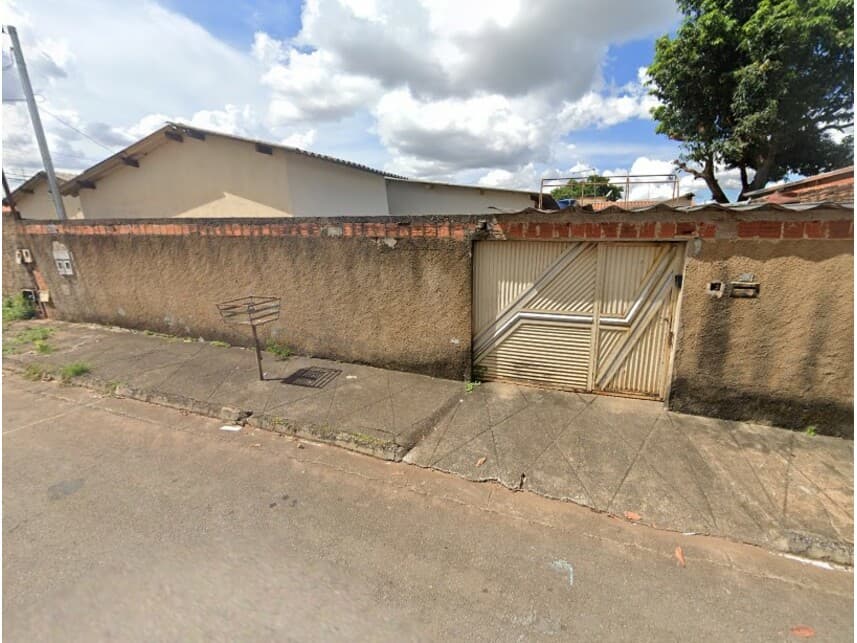 Foto 1 de 16: Casa em leilão em Goiânia - GO — Casa à venda em leilão