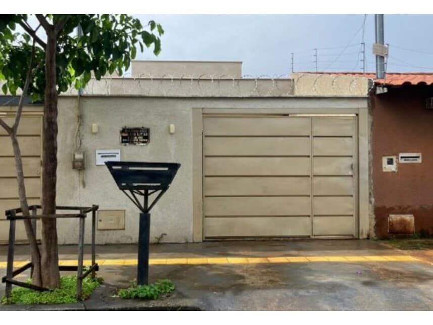 Casa em leilão em Goiânia - GO — Casa à venda em leilão