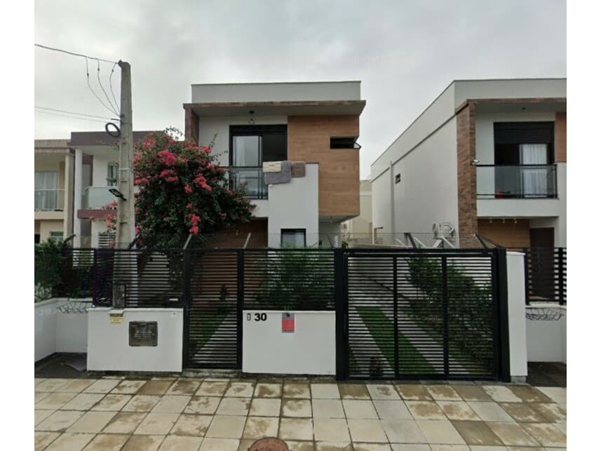 Casa em leilão em Florianópolis - SC — Casa à venda em leilão