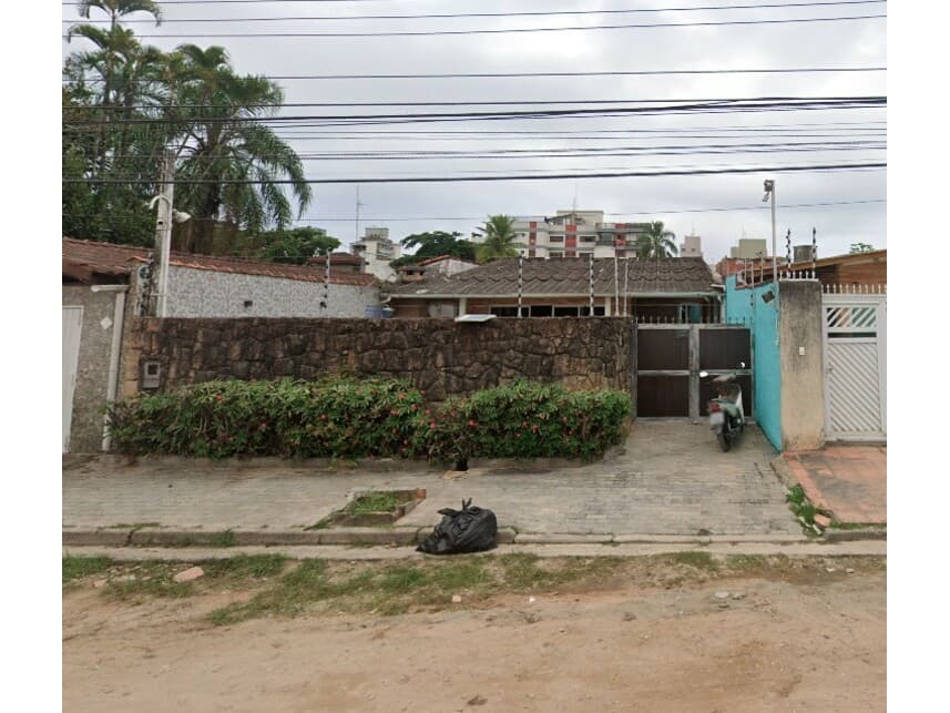 Casa em leilão em Guarujá - SP — Casa à venda em leilão