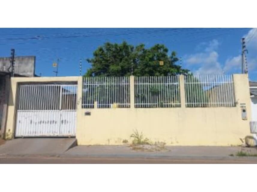 Casa em leilão em Itacoatiara - AM — Casa à venda em leilão