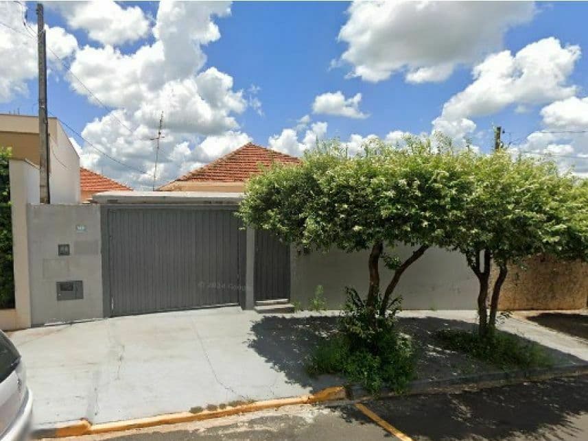 Casa em leilão em Fernandópolis - SP — Casa à venda em leilão