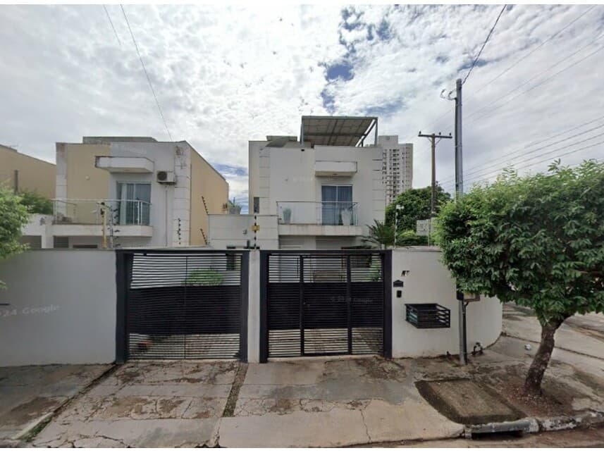 Casa em leilão em Cuiabá - MT — Casa à venda em leilão