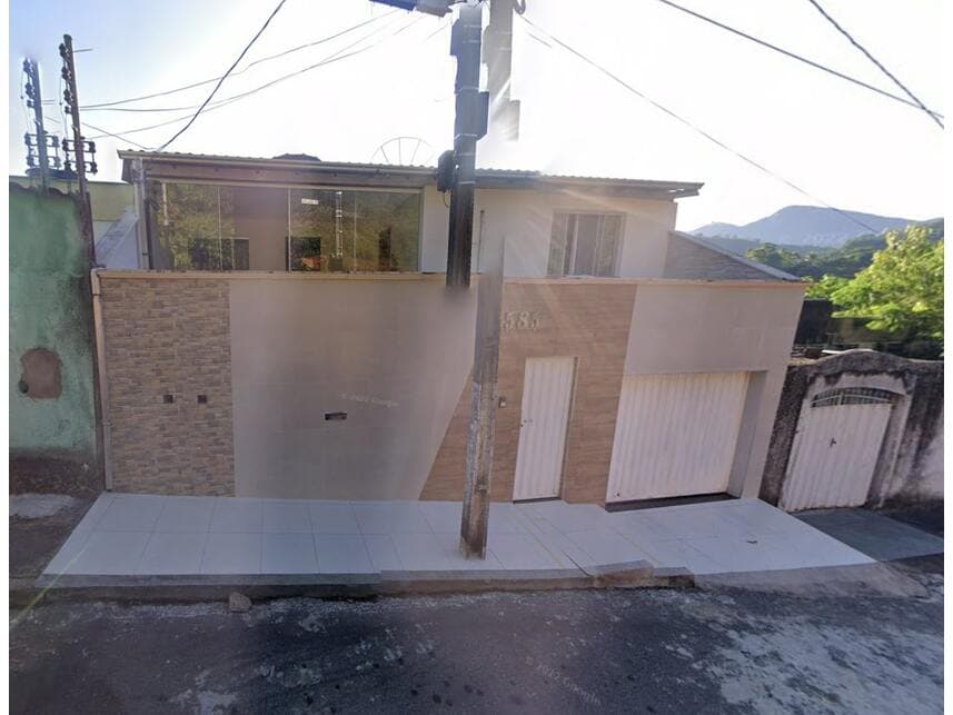 Casa em leilão em Coronel Fabriciano - MG — Casa à venda em leilão