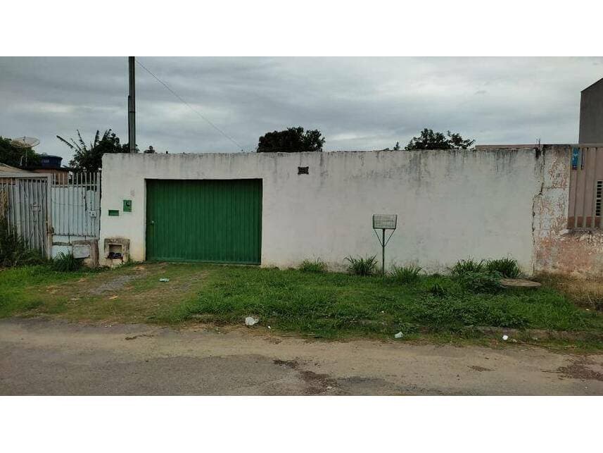 Casa em leilão em Luziânia - GO — Casa à venda em leilão