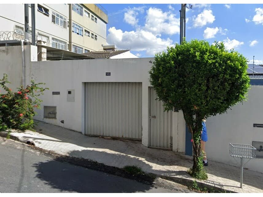Casa em leilão em Belo Horizonte - MG — Casa à venda em leilão