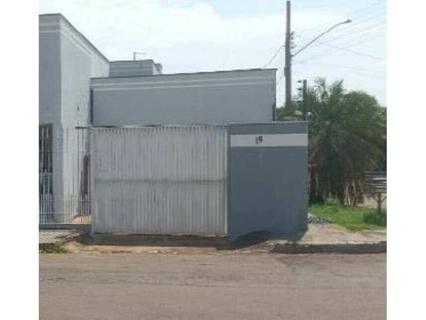 Casa em leilão em Rondonópolis - MT — Casa à venda em leilão