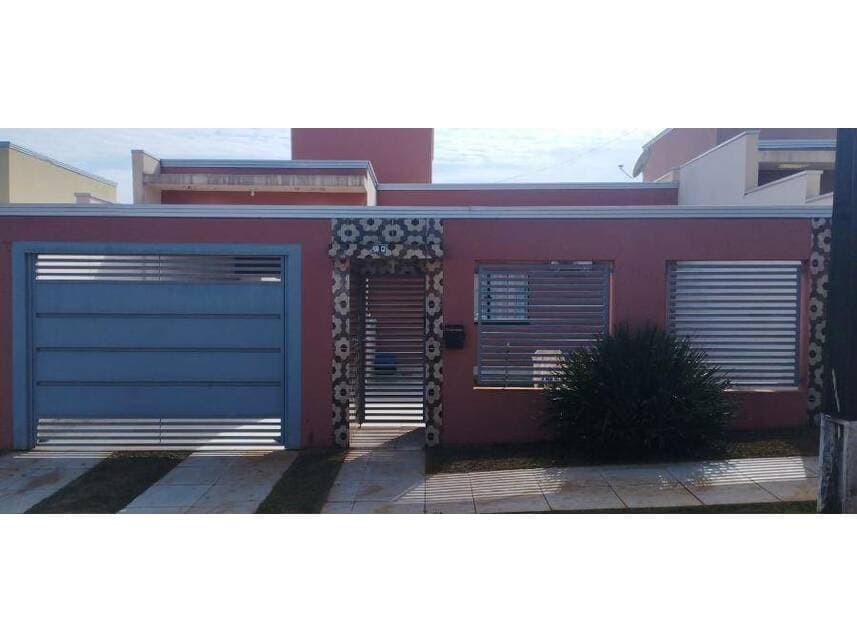 Casa em leilão em Ivaiporã - PR — Casa à venda em leilão