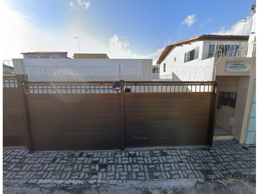 Casa em leilão em Lauro De Freitas - BA — Casa à venda em leilão