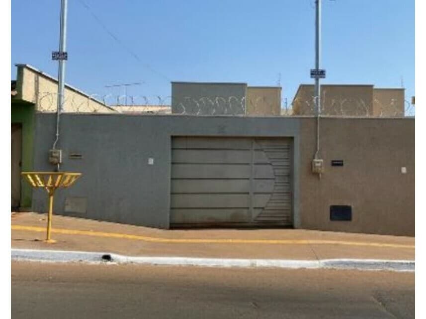 Casa em leilão em Goiânia - GO — Casa à venda em leilão