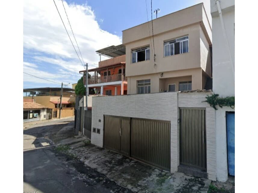 Casa em leilão em Juiz De Fora - MG — Casa à venda em leilão