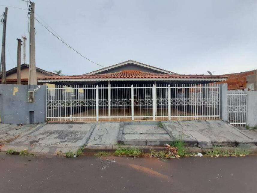 Casa em leilão em Pereira Barreto - SP — Casa à venda em leilão