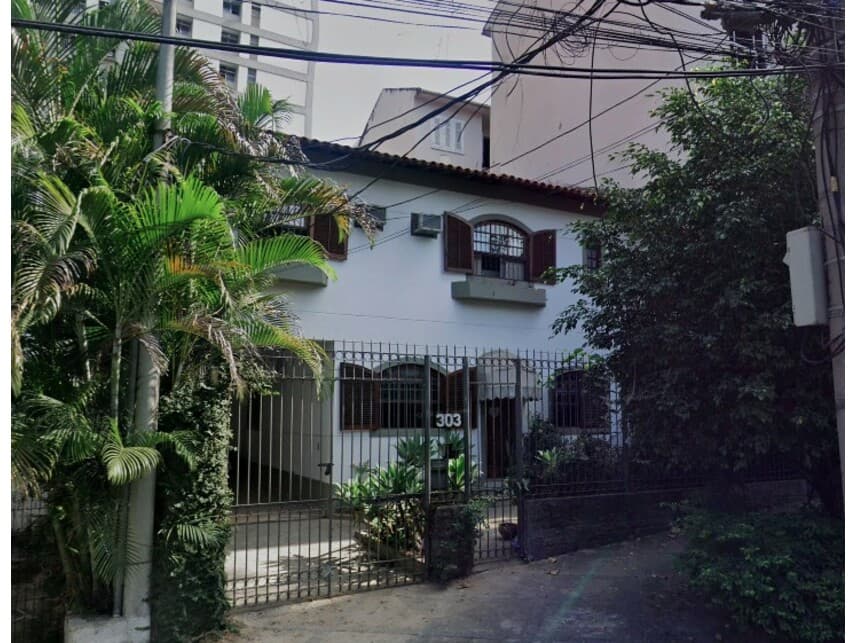 Casa em leilão em Rio De Janeiro - RJ — Casa à venda em leilão