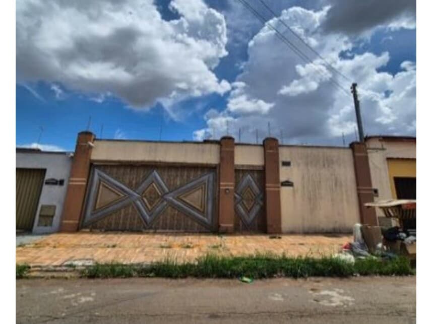 Casa em leilão em Goiânia - GO — Casa à venda em leilão
