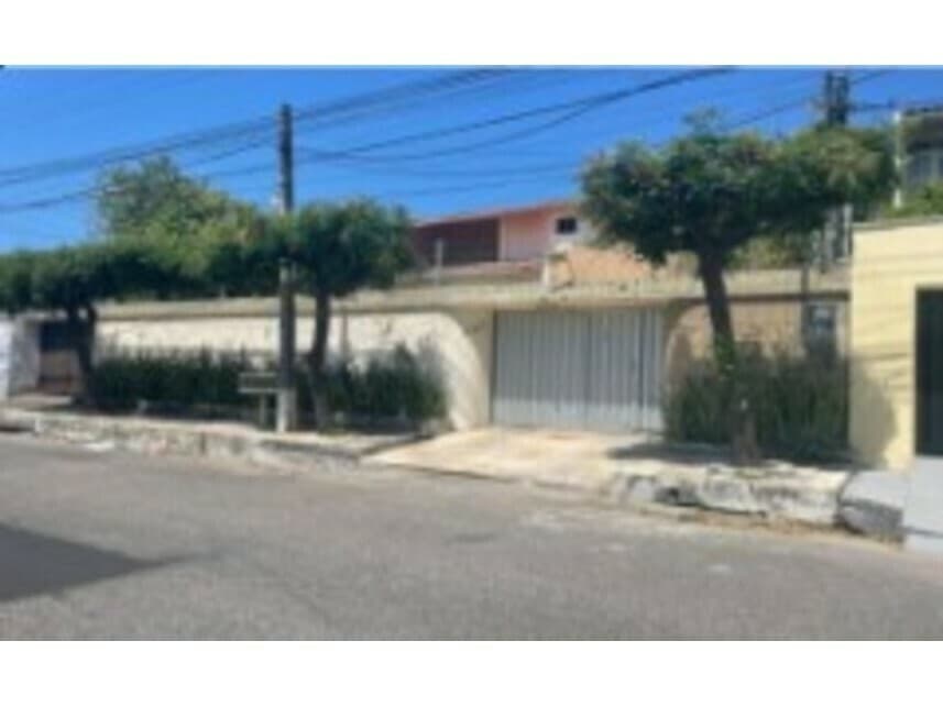 Foto 1 de 2: Casa em leilão em Fortaleza - CE — Casa à venda em leilão