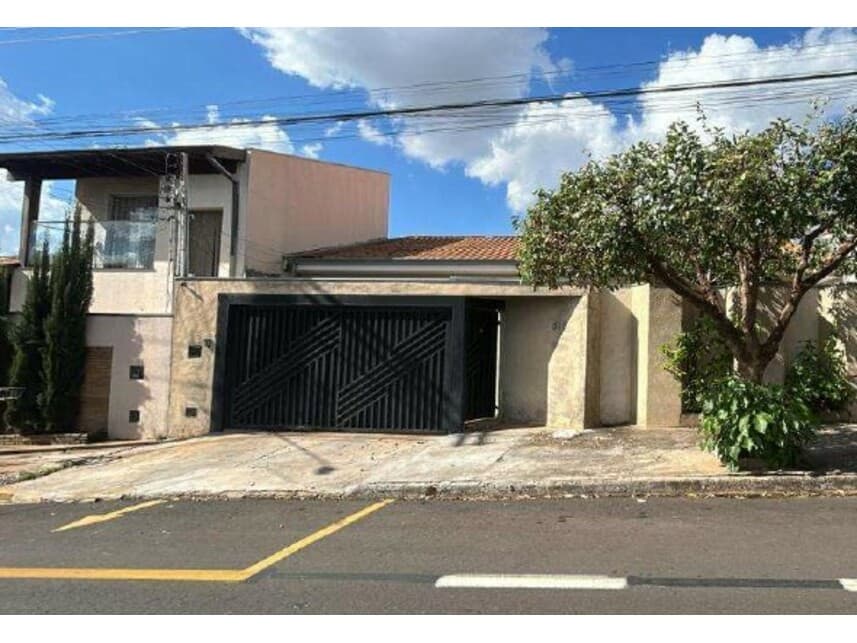 Casa em leilão em Catanduva - SP — Casa à venda em leilão