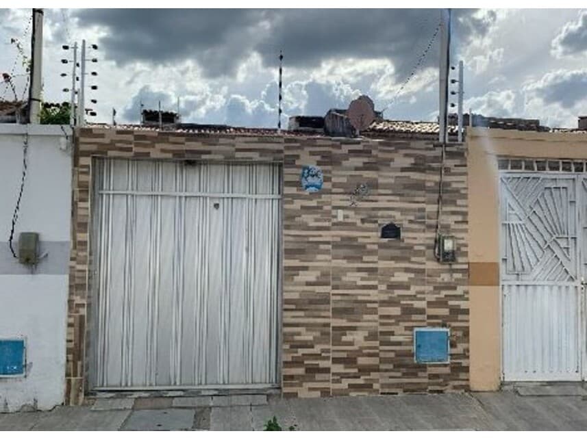 Casa em leilão em Crateús - CE — Casa à venda em leilão