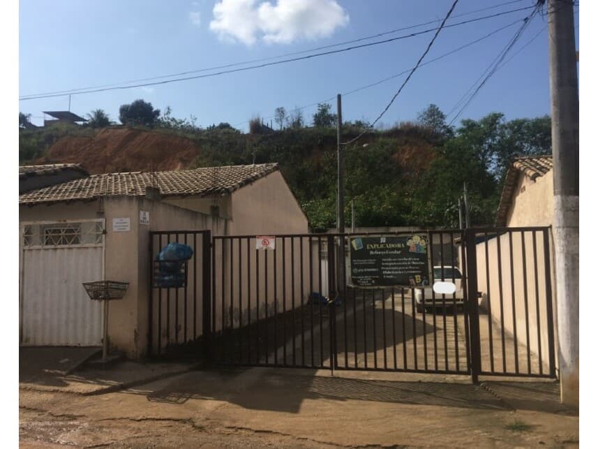 Casa em leilão em Belford Roxo - RJ — Casa à venda em leilão