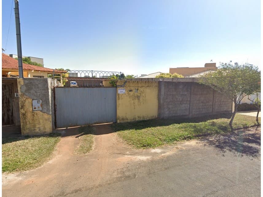 Casa em leilão em Araguari - MG — Casa à venda em leilão