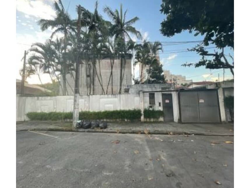 Casa em leilão em Guarujá - SP — Casa à venda em leilão
