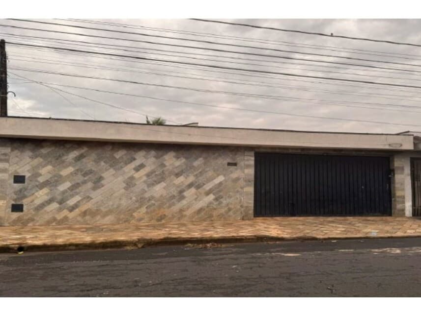 Casa em leilão em Ribeirão Preto - SP — Casa à venda em leilão