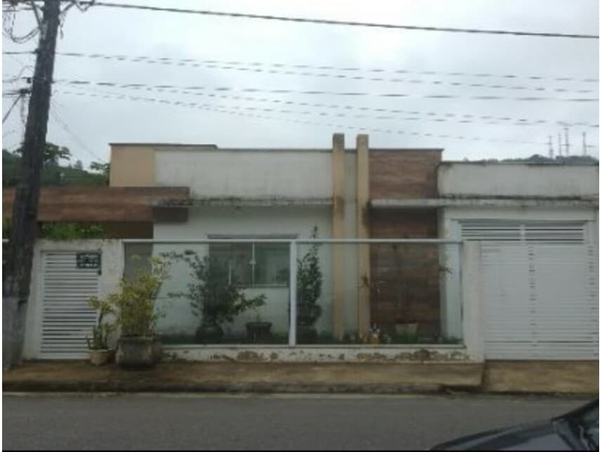 Casa em leilão em Angra Dos Reis - RJ — Casa à venda em leilão