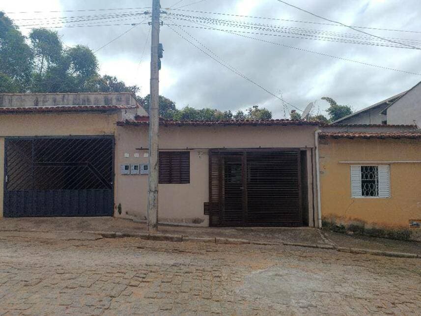 Foto 1 de 5: Casa em leilão em Passa Tempo - MG — Casa à venda em leilão