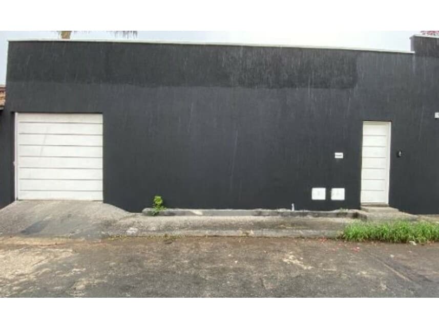 Casa em leilão em Goiânia - GO — Casa à venda em leilão