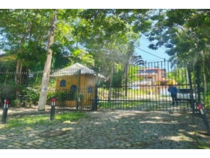 Casa em leilão em Rio De Janeiro - RJ — Casa à venda em leilão