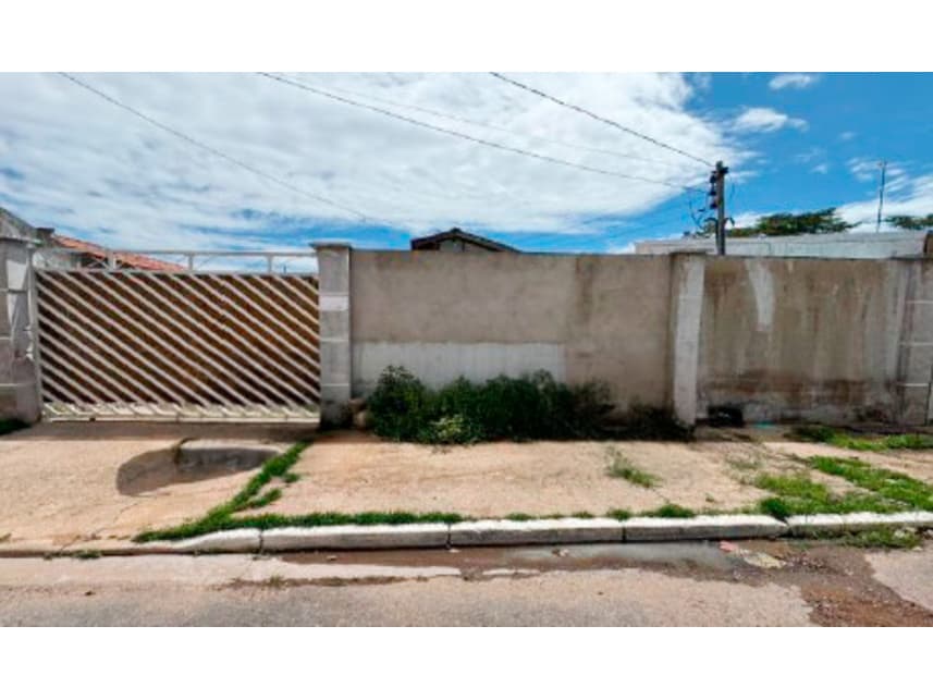 Casa em leilão em Cuiabá - MT — Casa à venda em leilão