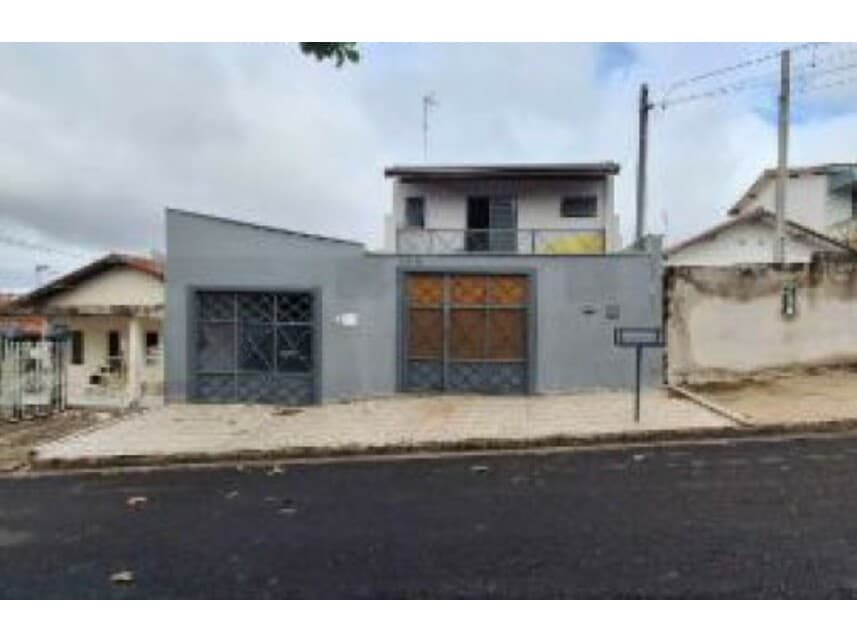 Casa em leilão em Botucatu - SP — Casa à venda em leilão