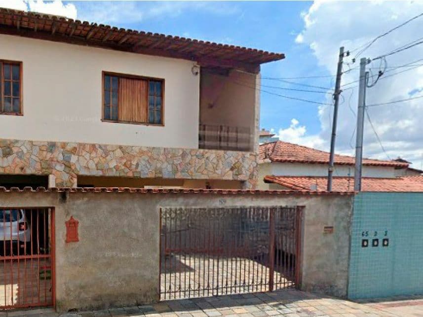Foto 1 de 13: Casa em leilão em Belo Horizonte - MG — Casa à venda em leilão