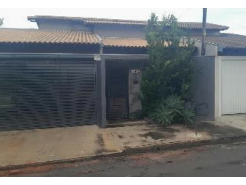 Casa em leilão em Mirassol - SP — Casa à venda em leilão