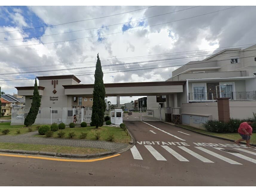 Casa em leilão em Curitiba - PR — Casa à venda em leilão