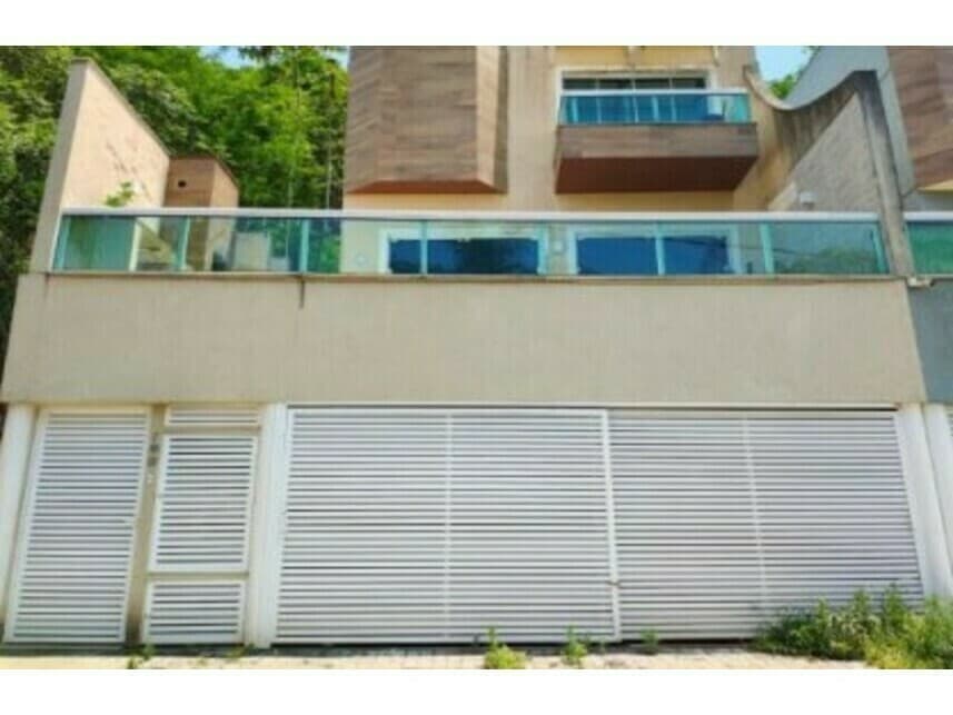 Casa em leilão em Rio De Janeiro - RJ — Casa à venda em leilão
