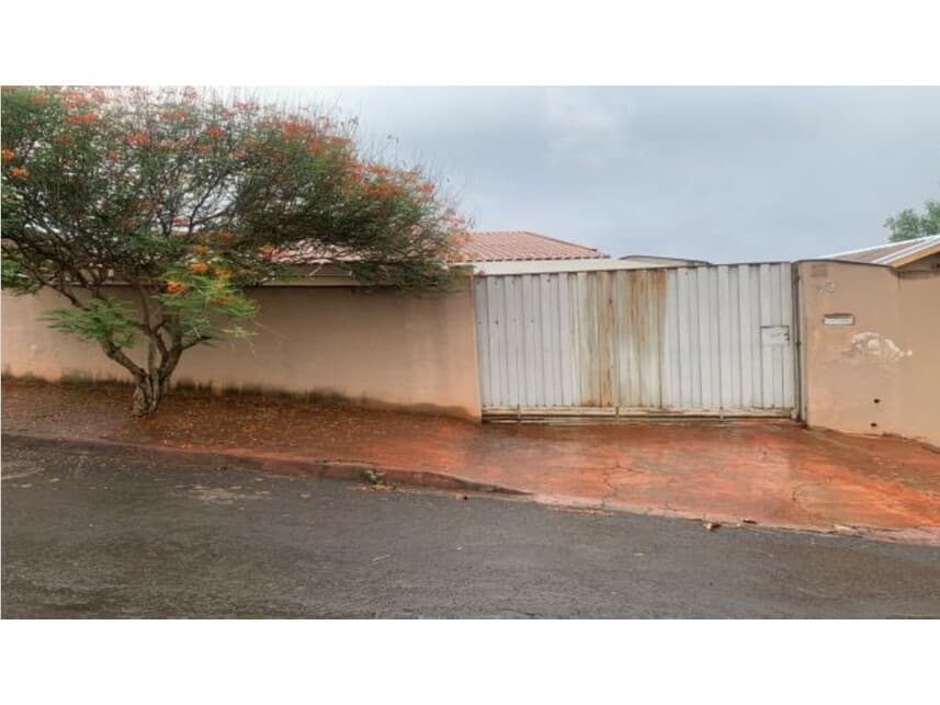 Casa em leilão em Londrina - PR — Casa à venda em leilão