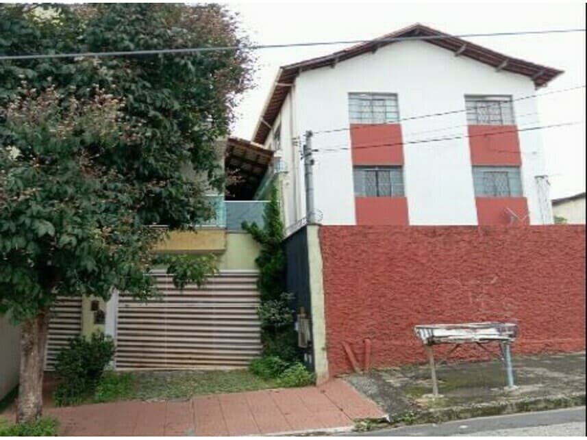 Casa em leilão em Contagem - MG — Casa à venda em leilão