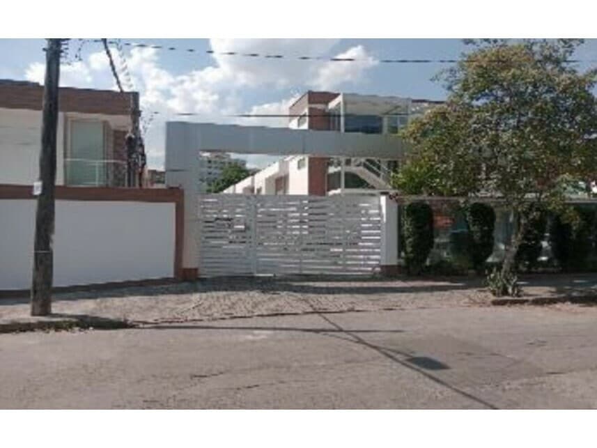 Casa em leilão em Rio De Janeiro - RJ — Casa à venda em leilão