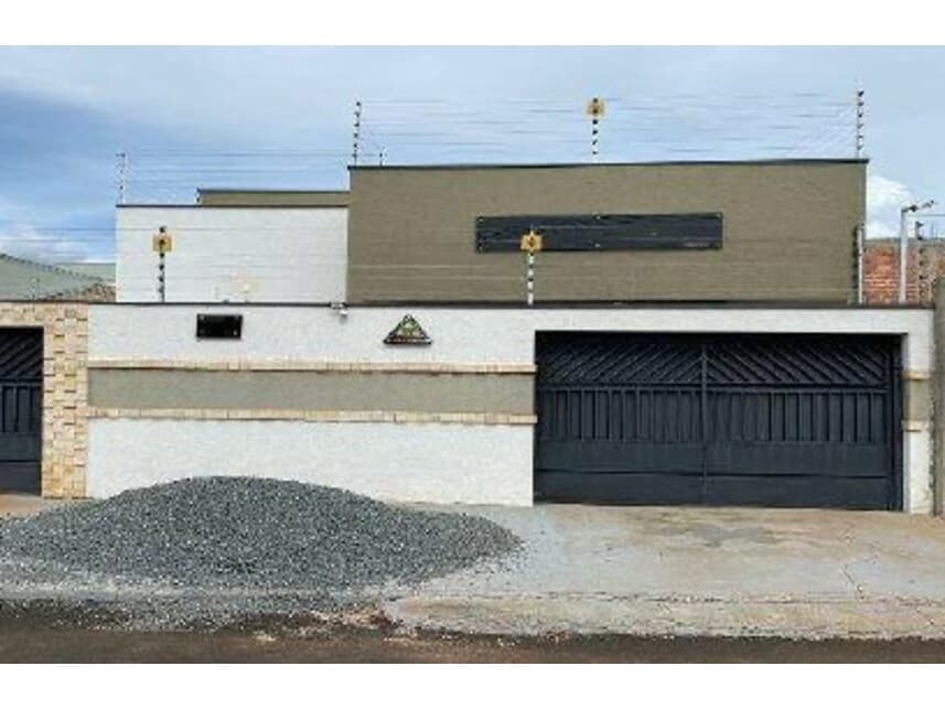 Casa em leilão em Caldas Novas - GO — Casa à venda em leilão