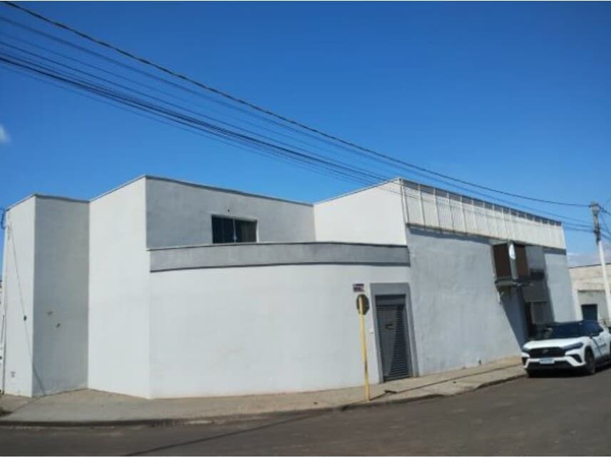 Comercial em leilão em Araçatuba - SP — Galpão à venda em leilão