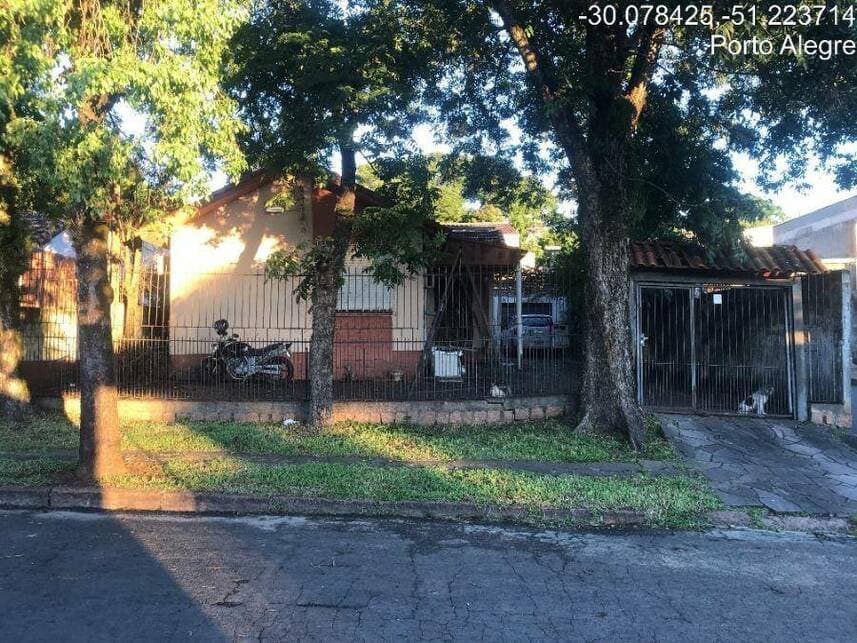 Foto 1 de 12: Casa em leilão em Porto Alegre - RS — Casa à venda em leilão