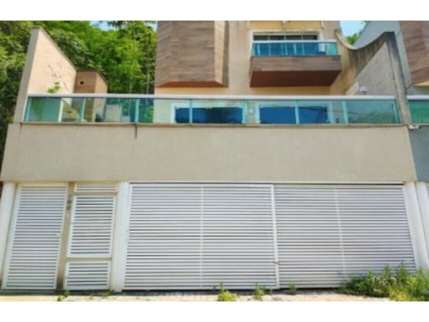 Casa em leilão em Rio De Janeiro - RJ — Casa à venda em leilão