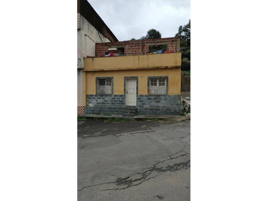 Casa em leilão em Juiz De Fora - MG — Casa à venda em leilão